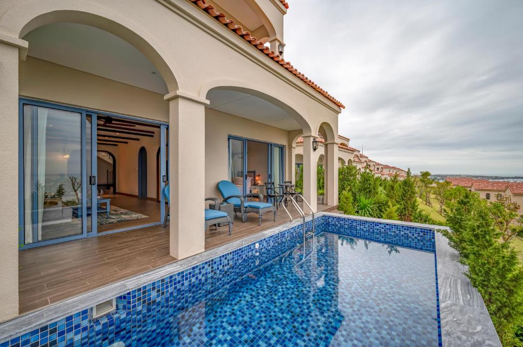 4 Resorts With Private Pool Perfect For Spring Season