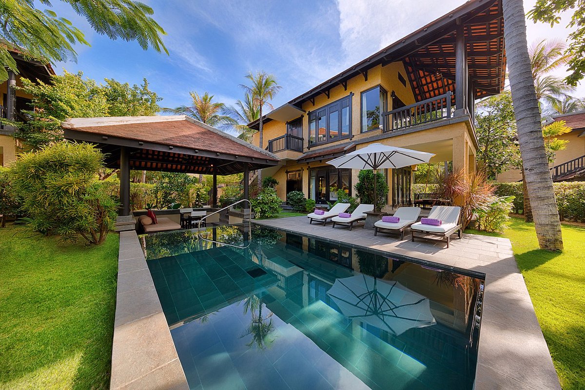 4 Resorts With Private Pool Perfect For Spring Season